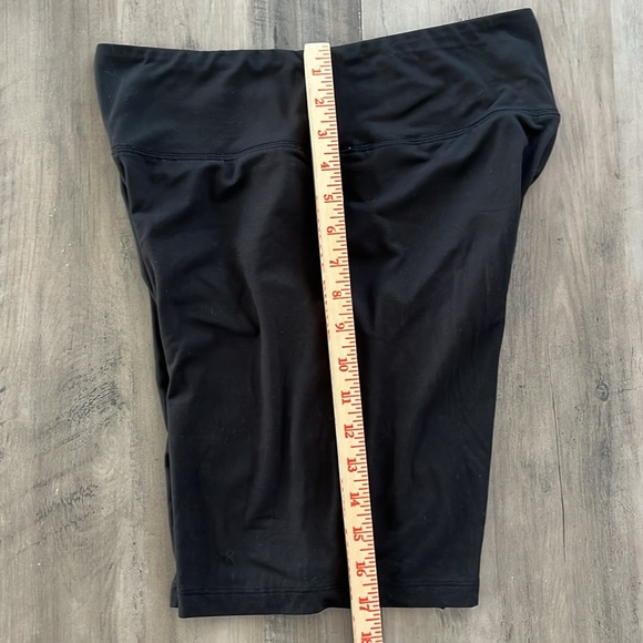 Women’s American Eagle Large Black Bike Shorts super soft in good condition - Picture 6 of 10
